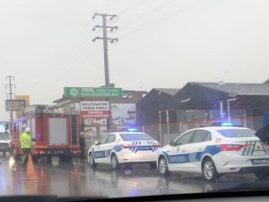 Kontrolden Çıkan Otomobil Su Kanalına Düştü: 1 Ölü, 1 Yaralı