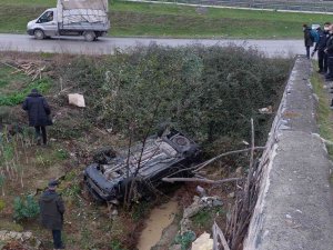 Yoldan Çıkan Araç Kanala Yuvarlandı: 1 Yaralı