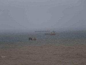 Karadeniz Yük Gemilerini Beşik Gibi Salladı