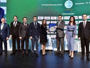 Tüi̇osb’ye Türkiye’nin İlk İhracat Odaklı Dijital Ve Yeşil Osb Ödülü