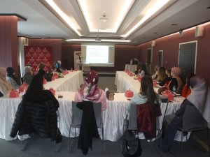 Hayat Hastanesi Gebe Okulu Anne Adaylarının Yanında