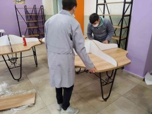 Meslek Lisesi Öğrencileri Üretti, Kütüphanesiz Okul Kalmadı