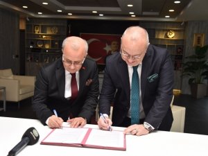 Salihli’de Pazaryerinin Açık Alanlarının Üstü Kapatılıyor