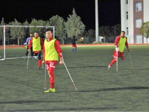 Yedek Oyuncusu Dahi Olmaya Takım Geçtiğimiz Yılın Formalarıyla Sahaya Çıkıyor