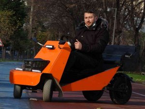 Hurda Malzemeleri Kullanarak Elektrikli Araç Yaptı: 2 Tl’ye 50 Kilometre Yol Gidiyor