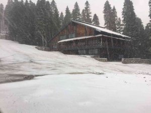 Ilgaz Dağı’nda Kayak Pistleri Beyaza Büründü