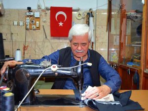 Yarım Asırdır İnsanları Giydiriyor