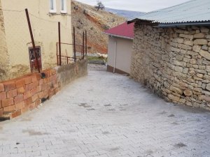 Arapgir’de Kilit Taş Çalışmaları Sürüyor