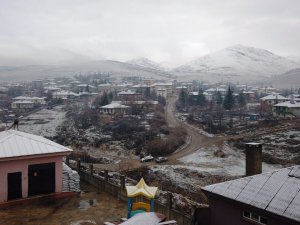 Tufanbeyli’de Mevsimin İlk Karı Yağdı