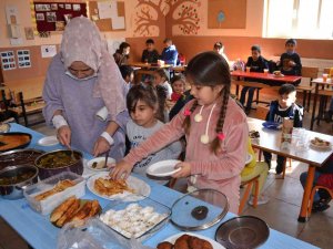 Şırnaklı Öğrenciler Yerli Malı Haftası Geleneğini Sürdürüyor
