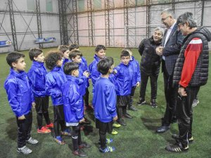Başkan Özkan’dan Altyapı Sporcularına Sürpriz Ziyaret