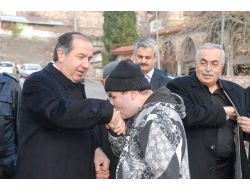 Ab Bakan Yardımcısı Kitabının İmza Töreninde Duygusal Anlar Yaşadı