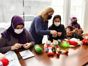 Kadınlar İlmek İlmek Örüyor