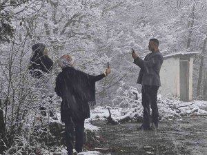 1030 Rakımlı Ahmetusta Geçidi Kar Yağışıyla Beyaza Bürüdü