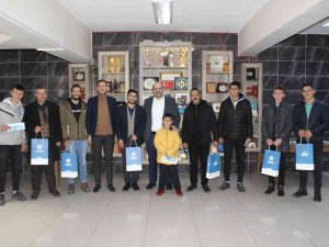 Turnuva Ödüllerini Başkan Orhan Verdi