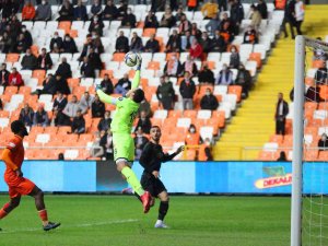 Spor Toto 1.lig: Adanaspor: 0 - İ̇stanbulspor: 0 (İ̇lk Yarı Sonucu)