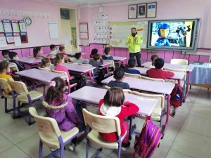 Polisten Öğrencilere Trafik Eğitimi