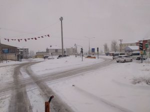 Başkale’de 43 Yerleşim Yerinin Yolu Ulaşıma Kapandı