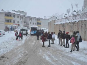 Yüksekova’da Kar Tatili