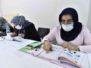 65 Yaşında Okuma Yazma Öğrendiler