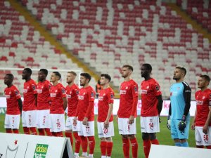 Sivasspor’da 2 Futbolcu Ceza Sınırında