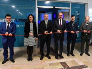 Öğrenciler Finans Dünyasını Bi̇stlab İle Öğrenecek