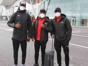 Sivasspor Kafilesi İ̇stanbul’a Ulaştı