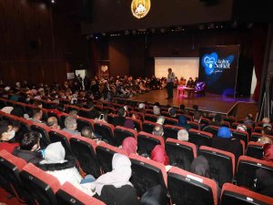 Hayati İ̇nanç Adapazarı’nda Sevenleriyle Buluştu