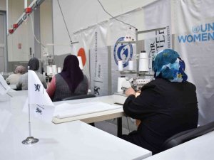 Kursu Başarıyla Tamamlayan Sığınmacı Kadınlar Terzi Oldu