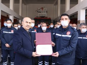 Vali Demirtaş, İtfaiye Erlerine Sertifikalarını Verdi