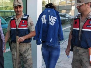 Amcasını Öldüren Genç Kıza Ceza İndirimi