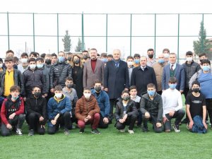 Suluova Belediyesi’nden İki Liseye Halı Saha