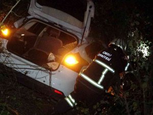 Kontrolden Çıkan Otomobil Arsaya Uçtu: 2 Yaralı