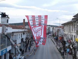 Ayvalık’ta Liderlik Hedefi İlçeyi Bayraklarla Donattırdı