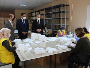 Milli Eğitim Destek Verdi, 6 Kadın Bir Yılda 3,5 Milyondan Fazla Maske Üretti