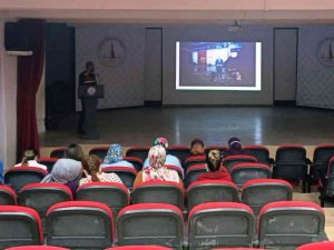 Altıntaş’ta “En İ̇yi Narkotik Polisi Anne” Semineri