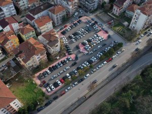 Gölcük’te 84 Araçlık Otopark Trafiği Rahatlattı