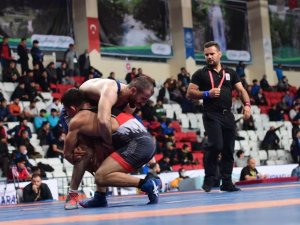 Kahramanmaraş’ta Türkiye Büyükler Serbest Güreş Şampiyonası Coşkusu