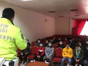 Van Polisinden Öğrencilere Trafik Eğitimi