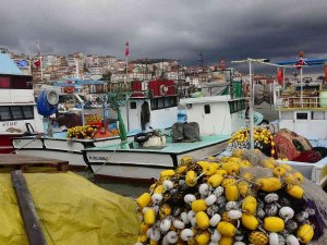 Balıkçılar Denize Açılamayınca Tezgahlar Boş Kaldı