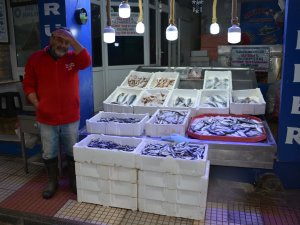 Balıkçılar Denize Açılamayınca Tezgahlar Boş Kaldı, Fiyatlar Yükseldi
