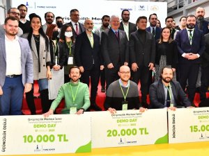 ’Girişimcilik Merkezi İ̇zmir’de İlk Ödüller Sahiplerini Buldu