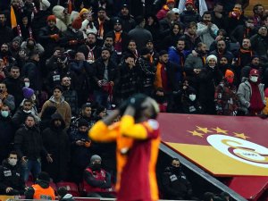 Spor Toto Süper Lig: Galatasaray: 0 - Medipol Başakşehir: 1 (İ̇lk Yarı)