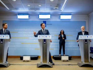 Hollanda Yılbaşı Öncesi Kapanmaya Gitti