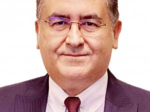 Brüksel Büyükelçisi Hasan Ulusoy Öğrencilere Kariyer Tavsiyelerinde Bulundu