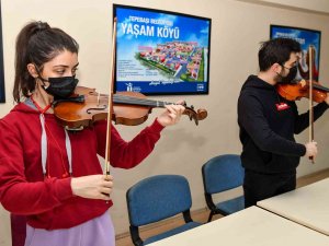 Gençlerden Keman Kursuna İlgi