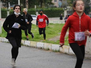 Mersinli Sporcu Oryantiring Yarışmasında Türkiye İkincisi