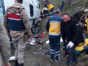 Amasya’da Tur Midibüsü Devrildi: Yaralılar Var