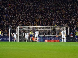 Spor Toto Süper Lig: Fenerbahçe: 2 - Beşiktaş: 1 (İ̇lk Yarı)