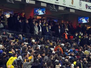 Fenerbahçe Taraftarlardan İstifa Çağrısı